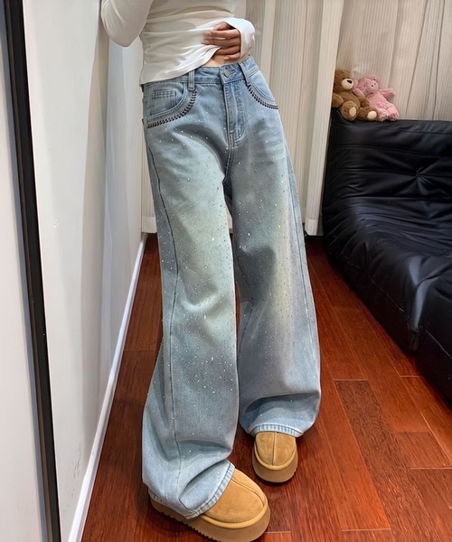 BLoomMe(ブルームミー)の「きらめきを散りばめた、ラインストーンワイドデニムパンツ(デニムパンツ・レディース・ネイビー・M)」の10枚目の写真