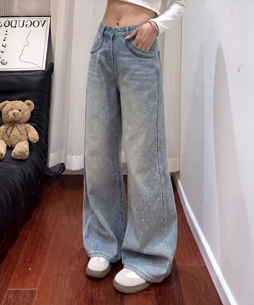 BLoomMe(ブルームミー)の「きらめきを散りばめた、ラインストーンワイドデニムパンツ(デニムパンツ・レディース・ネイビー・M)」の2枚目の写真