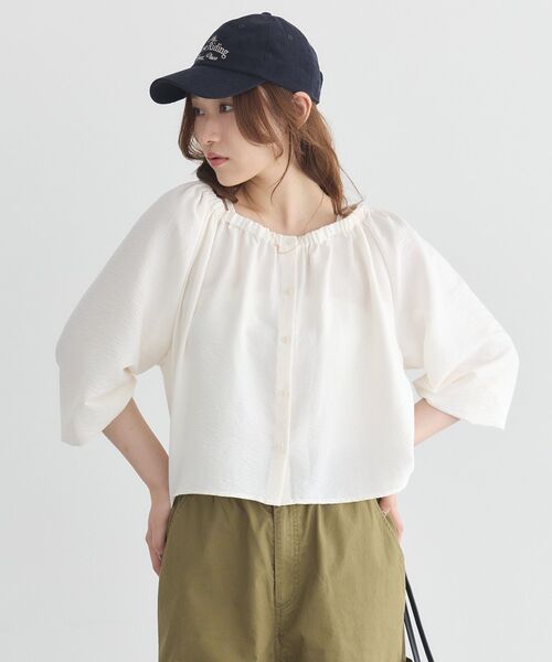 earth music&ecology(アースミュージックアンドエコロジー)の「マルチウェイギャザーブラウス(シャツ/ブラウス・レディース・ブラック/カーキ/オフホワイト・FREE)」の4枚目の写真