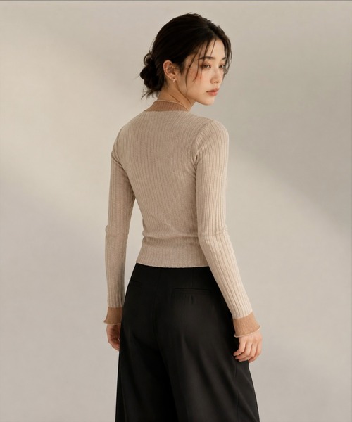 United store(ユナイテッドストア)の「シアーリブメロウハイネックトップス(Tシャツ/カットソー・レディース・キャメル/ブラック・FREE)」の9枚目の写真