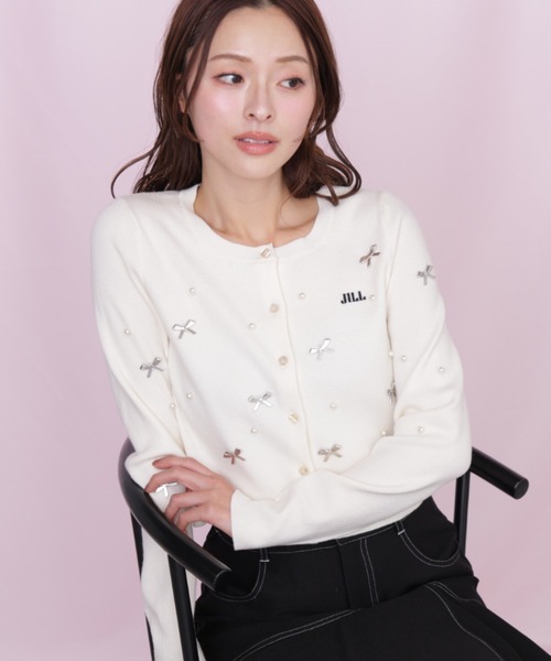 JILL by JILL STUART(ジルバイジルスチュアート)の「リボントッピングカーディガン(ニット/セーター・レディース・ピンク/ブラック/ホワイト・FREE)」の1枚目の写真