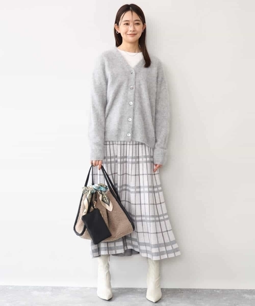 MK MICHEL KLEIN(エムケーミッシェルクラン)の「ブラッシュウール Vネックニットカーディガン(カーディガン/ボレロ・レディース・グレー/レモンイエロー・38)」の15枚目の写真