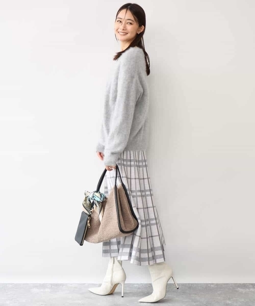 MK MICHEL KLEIN(エムケーミッシェルクラン)の「ブラッシュウール Vネックニットカーディガン(カーディガン/ボレロ・レディース・グレー/レモンイエロー・38)」の16枚目の写真