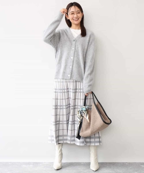 MK MICHEL KLEIN(エムケーミッシェルクラン)の「ブラッシュウール Vネックニットカーディガン(カーディガン/ボレロ・レディース・グレー/レモンイエロー・38)」の17枚目の写真