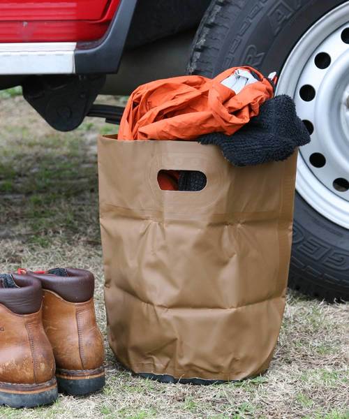 HIGHTIDE（ハイタイド）の「TARP BAG ROUND タープバッグ ラウンド 防水 折りたたみ M 35L（収納グッズ・レディース・ブラウン/レッド/ライトブルー/ブルー/ホワイト/オレンジ/イエロー/ブラック/アイボリー/カーキ/グレー/ベージュ/ネイビー/クリア・FREE）」の6枚目の写真