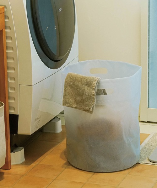 HIGHTIDE（ハイタイド）の「TARP BAG ROUND タープバッグ ラウンド 防水 折りたたみ M 35L（収納グッズ・レディース・ブラウン/レッド/ライトブルー/ブルー/ホワイト/オレンジ/イエロー/ブラック/アイボリー/カーキ/グレー/ベージュ/ネイビー/クリア・FREE）」の14枚目の写真