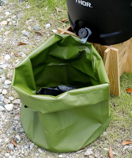 HIGHTIDE（ハイタイド）の「TARP BAG ROUND タープバッグ ラウンド 防水 折りたたみ M 35L（収納グッズ・レディース・ブラウン/レッド/ライトブルー/ブルー/ホワイト/オレンジ/イエロー/ブラック/アイボリー/カーキ/グレー/ベージュ/ネイビー/クリア・FREE）」の17枚目の写真