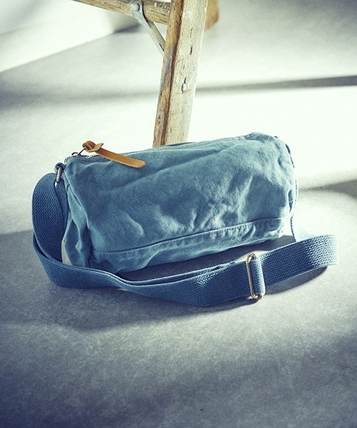 Butler Verner Sails（バトラーヴァーナーセイルス）の「Butler Verner Sails（バトラーバーナーセイルズ）反応染めロールショルダー　(JA-0812)　made in Japan（ショルダーバッグ・レディース・ブラック/ブルーグレー/キャメル/レッド・FREE）」の3枚目の写真