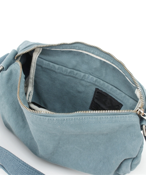 Butler Verner Sails（バトラーヴァーナーセイルス）の「Butler Verner Sails（バトラーバーナーセイルズ）反応染めロールショルダー　(JA-0812)　made in Japan（ショルダーバッグ・レディース・ブラック/ブルーグレー/キャメル/レッド・FREE）」の7枚目の写真