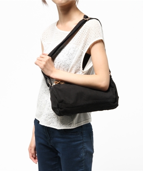 Butler Verner Sails（バトラーヴァーナーセイルス）の「Butler Verner Sails（バトラーバーナーセイルズ）反応染めロールショルダー　(JA-0812)　made in Japan（ショルダーバッグ・レディース・ブラック/ブルーグレー/キャメル/レッド・FREE）」の10枚目の写真