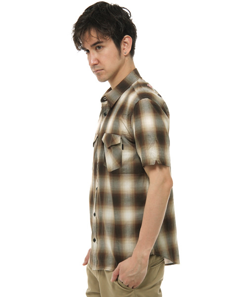 NANO universe（ナノユニバース）の「OMBRER SHIRT S/S　半袖シャツ（シャツ/ブラウス・メンズ・ブラウン/ブルー・MEDIUM/LARGE）」の4枚目の写真