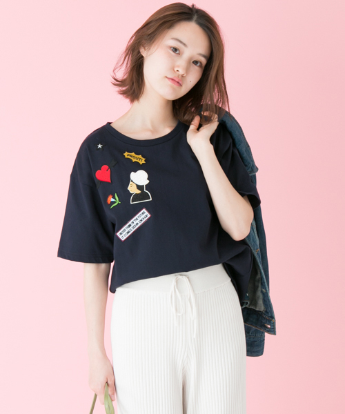 URBAN RESEARCH(アーバンリサーチ)の「UR ワッペンTシャツ(Tシャツ/カットソー・レディース・ホワイト/ネイビー・FREE)」の2枚目の写真