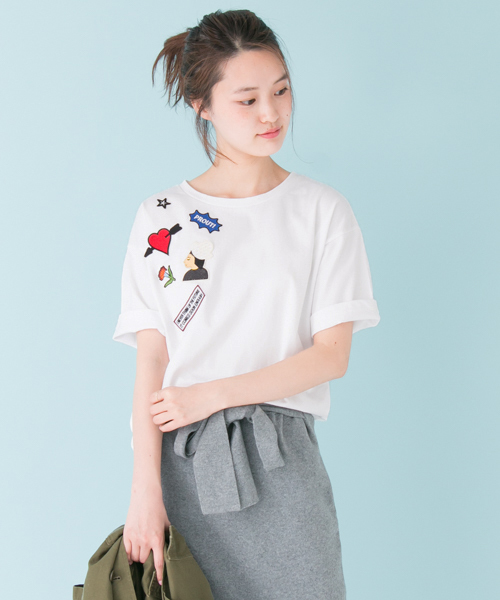 URBAN RESEARCH(アーバンリサーチ)の「UR ワッペンTシャツ(Tシャツ/カットソー・レディース・ホワイト/ネイビー・FREE)」の3枚目の写真