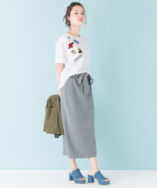 URBAN RESEARCH(アーバンリサーチ)の「UR ワッペンTシャツ(Tシャツ/カットソー・レディース・ホワイト/ネイビー・FREE)」の4枚目の写真