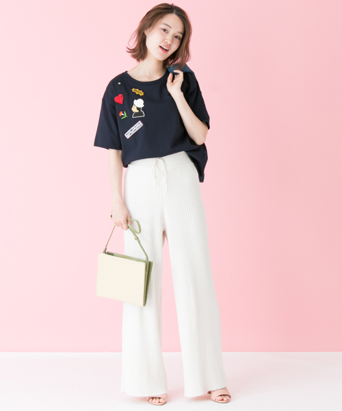 URBAN RESEARCH(アーバンリサーチ)の「UR ワッペンTシャツ(Tシャツ/カットソー・レディース・ホワイト/ネイビー・FREE)」の5枚目の写真
