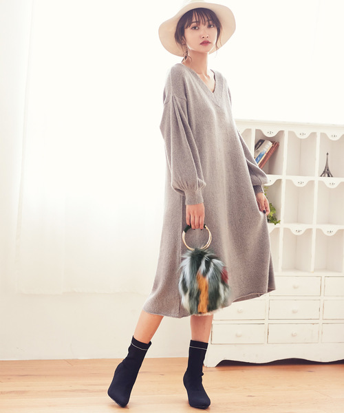 KOBE LETTUCE（コウベレタス）の「この秋冬コーデの主役級アイテムに☆！ふわふわエコファーラウンドリングバッグ/レディース鞄[B1092]（ハンドバッグ・レディース・オフホワイト/ブラック/ブルー系その他/ブラウン系その他/ブラック系その他・FREE）」の4枚目の写真