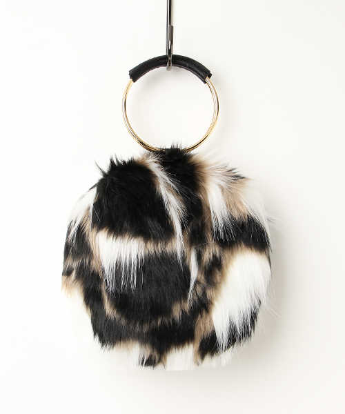 KOBE LETTUCE（コウベレタス）の「この秋冬コーデの主役級アイテムに☆！ふわふわエコファーラウンドリングバッグ/レディース鞄[B1092]（ハンドバッグ・レディース・オフホワイト/ブラック/ブルー系その他/ブラウン系その他/ブラック系その他・FREE）」の12枚目の写真