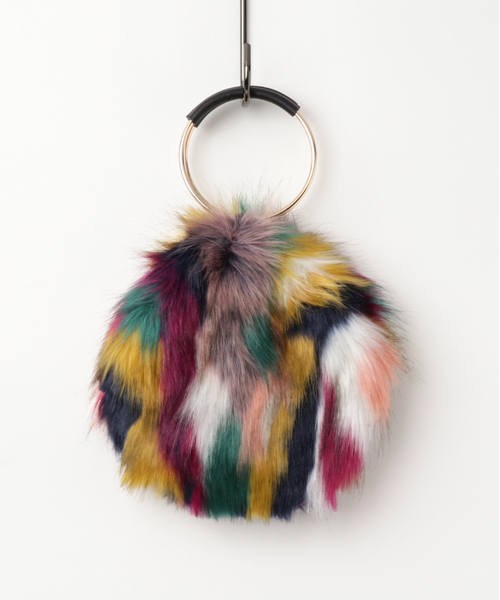 KOBE LETTUCE（コウベレタス）の「この秋冬コーデの主役級アイテムに☆！ふわふわエコファーラウンドリングバッグ/レディース鞄[B1092]（ハンドバッグ・レディース・オフホワイト/ブラック/ブルー系その他/ブラウン系その他/ブラック系その他・FREE）」の5枚目の写真