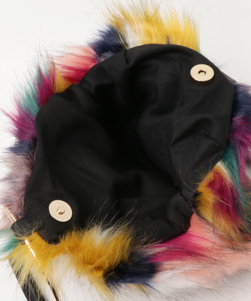 KOBE LETTUCE（コウベレタス）の「この秋冬コーデの主役級アイテムに☆！ふわふわエコファーラウンドリングバッグ/レディース鞄[B1092]（ハンドバッグ・レディース・オフホワイト/ブラック/ブルー系その他/ブラウン系その他/ブラック系その他・FREE）」の7枚目の写真