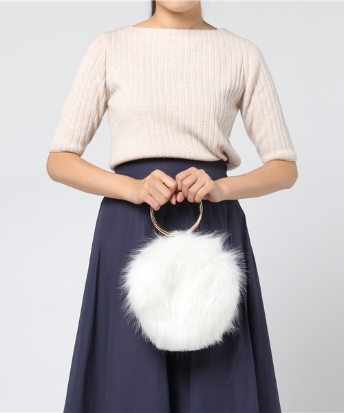 KOBE LETTUCE（コウベレタス）の「この秋冬コーデの主役級アイテムに☆！ふわふわエコファーラウンドリングバッグ/レディース鞄[B1092]（ハンドバッグ・レディース・オフホワイト/ブラック/ブルー系その他/ブラウン系その他/ブラック系その他・FREE）」の8枚目の写真