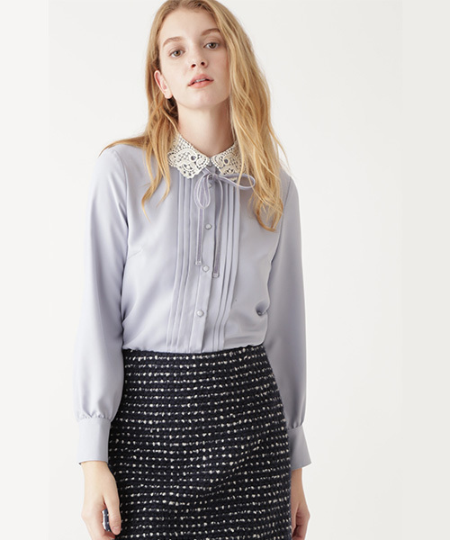 JILL STUART(ジルスチュアート)の「◆マドレーヌ襟付きブラウス(シャツ/ブラウス・レディース・ホワイト/ネイビー/ブルー・SMALL/MEDIUM)」の1枚目の写真