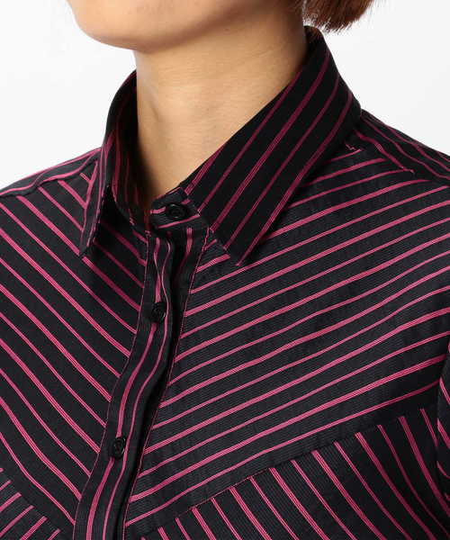 NARACAMICIE（ナラカミーチェ）の「ダークストライプ切り替えシャツ（シャツ/ブラウス・レディース・ネイビー/ピンク・LARGE/MEDIUM/SMALL）」の4枚目の写真
