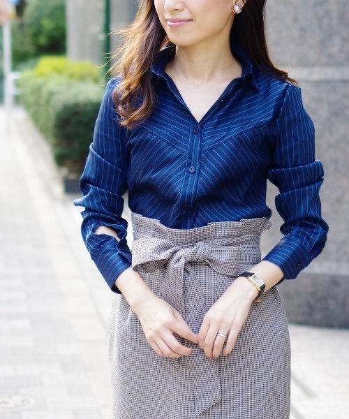 NARACAMICIE（ナラカミーチェ）の「ダークストライプ切り替えシャツ（シャツ/ブラウス・レディース・ネイビー/ピンク・LARGE/MEDIUM/SMALL）」の18枚目の写真
