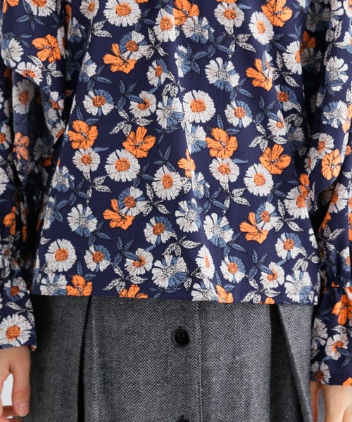 MERLOT（メルロー）の「フラワー柄フリルネックブラウス3007（シャツ/ブラウス・レディース・ブラック/ネイビー/イエロー・FREE）」の8枚目の写真