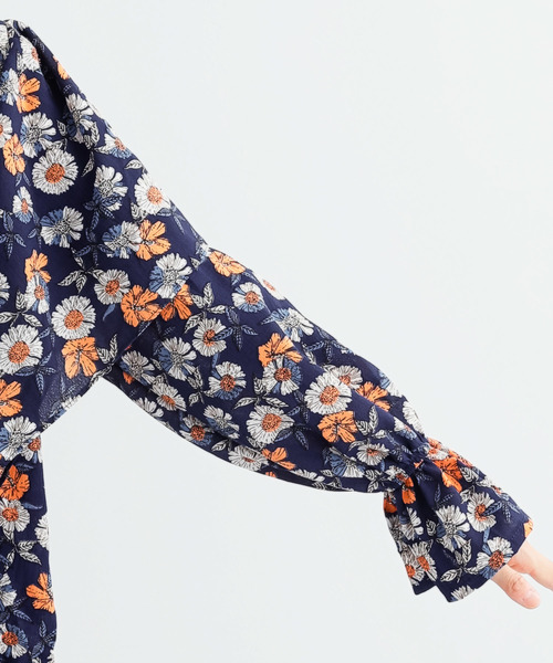 MERLOT（メルロー）の「フラワー柄フリルネックブラウス3007（シャツ/ブラウス・レディース・ブラック/ネイビー/イエロー・FREE）」の10枚目の写真