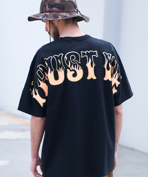 JACKROSE(ジャックローズ)の「JE-CH・ファイヤーショルダープリントTシャツ(Tシャツ/カットソー・メンズ・ホワイト/ブラック/ネイビー・M/L/XL)」の2枚目の写真