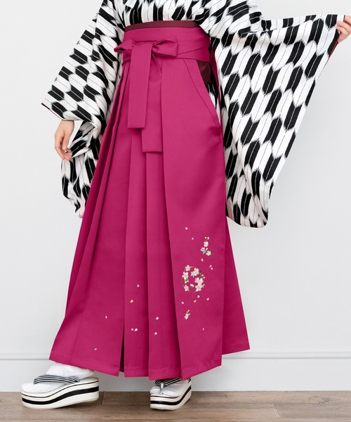 KYOETSU（キョウエツ）の「レディース刺繍入り袴（着物・レディース・グリーン系その他3/グリーン系その他4/レッド系その他3/オレンジ系その他/レッド系その他2/ピンク系その他3/レッド系その他/ピンク系その他2/イエロー系その他/ピンク系その他/パープル系その他4/ブルー系その他/ブルー系その他2/ブルー系その他3/ブラック系その他/パープル系その他/ブラック系その他3/ブラック系その他2/パープル系その他2/パープル系その他3/ブルー系その他5/ブルー系その他4/グリーン系その他2/グリーン系その他/ブラウン系その他/ホワイト系その他/グリーン系その他5/ベージュ系その他/ピンク系その他4・S/M/L/LL）」の22枚目の写真