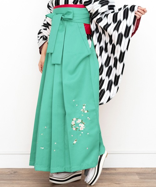 KYOETSU（キョウエツ）の「レディース刺繍入り袴（着物・レディース・グリーン系その他3/グリーン系その他4/レッド系その他3/オレンジ系その他/レッド系その他2/ピンク系その他3/レッド系その他/ピンク系その他2/イエロー系その他/ピンク系その他/パープル系その他4/ブルー系その他/ブルー系その他2/ブルー系その他3/ブラック系その他/パープル系その他/ブラック系その他3/ブラック系その他2/パープル系その他2/パープル系その他3/ブルー系その他5/ブルー系その他4/グリーン系その他2/グリーン系その他/ブラウン系その他/ホワイト系その他/グリーン系その他5/ベージュ系その他/ピンク系その他4・S/M/L/LL）」の10枚目の写真