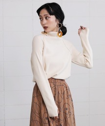 【WEB限定】ハイネックシーム指穴袖リブニットトップス