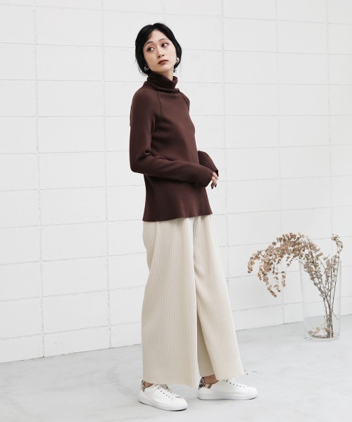 Bou Jeloud（ブージュルード）の「【WEB限定】ハイネックシーム指穴袖リブニットトップス（ニット/セーター・レディース・ブラック/ブラウン/オフホワイト・FREE）」の11枚目の写真