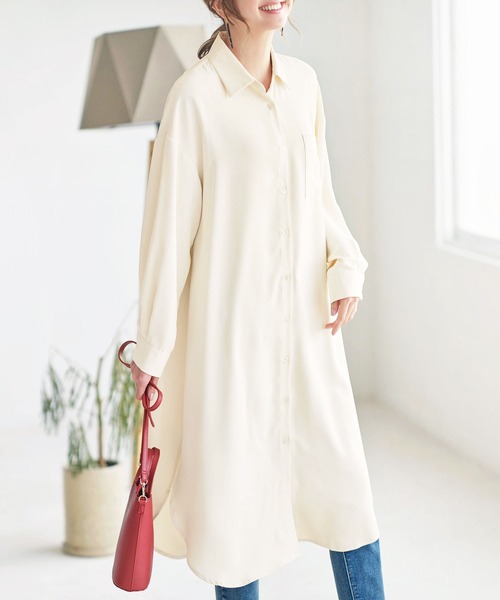 GeeRA（ジーラ）の「【羽織りに/オフィスカジュアル/冷房対策】リネンライク裾スリットロングシャツ（シャツ/ブラウス・レディース・ネイビー/オフホワイト/カーキ/モカ/ストライプ/サンドグレー/アイボリー/ダークカーキ/ベージュ/ブラック/ライトベージュ/ホワイト/ライトカーキ/ブルー系その他・SMALL/MEDIUM/LARGE/X-LARGE/XX-LARGE）」の4枚目の写真