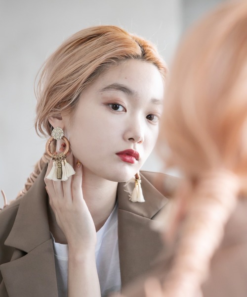 BOEMY（ボエミー）の「ヴィンテージ調 丸ビーズレザーミニタッセルピアス（ピアス（両耳用）・レディース・ブロンズ・FREE）」の4枚目の写真