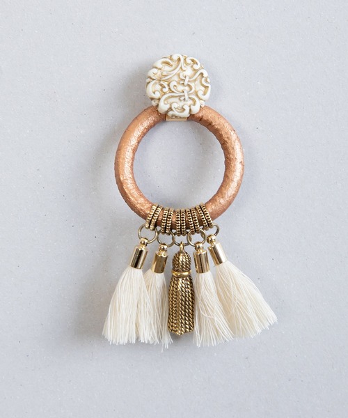 BOEMY（ボエミー）の「ヴィンテージ調 丸ビーズレザーミニタッセルピアス（ピアス（両耳用）・レディース・ブロンズ・FREE）」の14枚目の写真