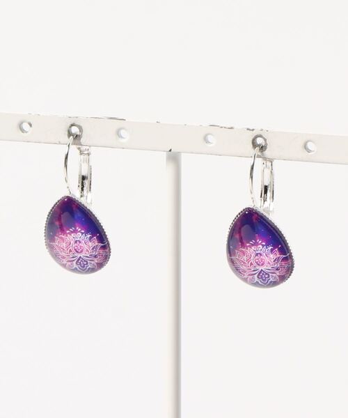 チャイハネ(チャイハネ)の「【チャイハネ】グラデーションロータス ガラスドロップピアス(ピアス(両耳用)・レディース・グリーン/ネイビー/オレンジ/パープル/ターコイズブルー/ホワイト/ダークグリーン/ブラック/ブルーグリーン・FREE)」の8枚目の写真