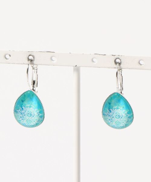 チャイハネ(チャイハネ)の「【チャイハネ】グラデーションロータス ガラスドロップピアス(ピアス(両耳用)・レディース・グリーン/ネイビー/オレンジ/パープル/ターコイズブルー/ホワイト/ダークグリーン/ブラック/ブルーグリーン・FREE)」の6枚目の写真