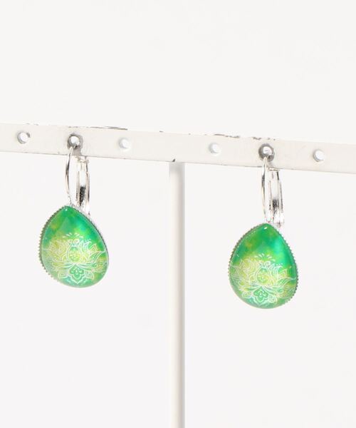 チャイハネ(チャイハネ)の「【チャイハネ】グラデーションロータス ガラスドロップピアス(ピアス(両耳用)・レディース・グリーン/ネイビー/オレンジ/パープル/ターコイズブルー/ホワイト/ダークグリーン/ブラック/ブルーグリーン・FREE)」の1枚目の写真
