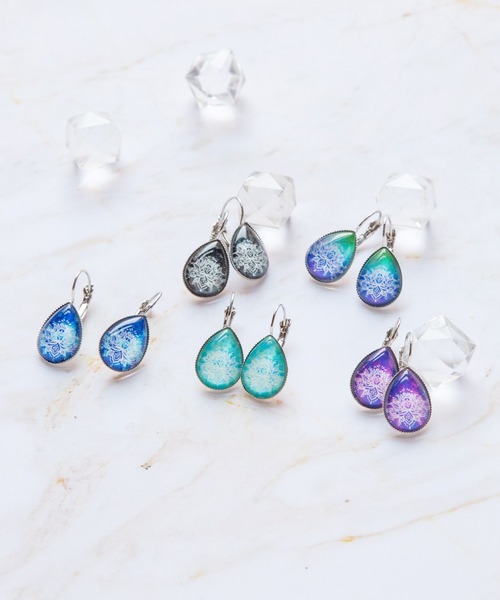 チャイハネ(チャイハネ)の「【チャイハネ】グラデーションロータス ガラスドロップピアス(ピアス(両耳用)・レディース・グリーン/ネイビー/オレンジ/パープル/ターコイズブルー/ホワイト/ダークグリーン/ブラック/ブルーグリーン・FREE)」の17枚目の写真