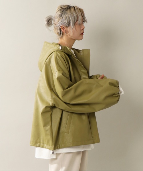 notch.（ノッチ）の「フェイクレザーボリューム袖マウンテンパーカー（ブルゾン・レディース・ベージュ/オフホワイト/ブラック/グリーン・M）」の4枚目の写真