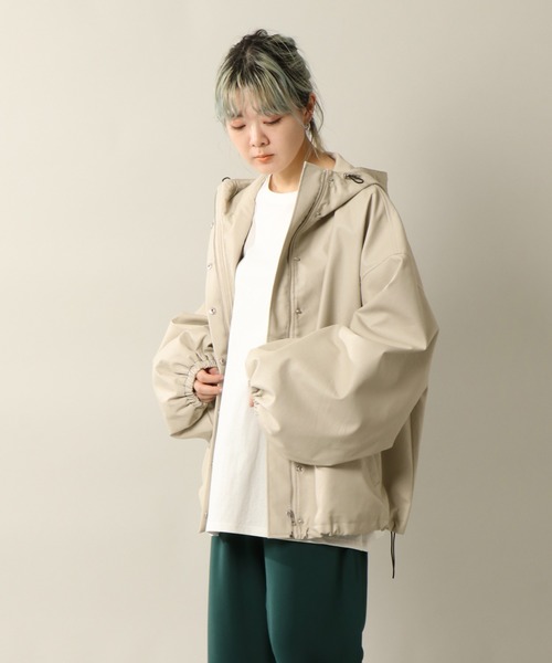 notch.（ノッチ）の「フェイクレザーボリューム袖マウンテンパーカー（ブルゾン・レディース・ベージュ/オフホワイト/ブラック/グリーン・M）」の5枚目の写真