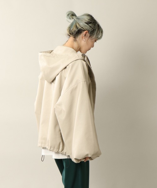 notch.（ノッチ）の「フェイクレザーボリューム袖マウンテンパーカー（ブルゾン・レディース・ベージュ/オフホワイト/ブラック/グリーン・M）」の7枚目の写真