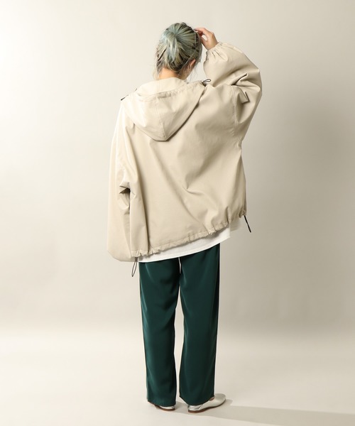 notch.（ノッチ）の「フェイクレザーボリューム袖マウンテンパーカー（ブルゾン・レディース・ベージュ/オフホワイト/ブラック/グリーン・M）」の11枚目の写真