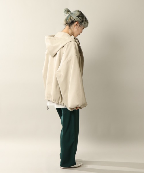notch.（ノッチ）の「フェイクレザーボリューム袖マウンテンパーカー（ブルゾン・レディース・ベージュ/オフホワイト/ブラック/グリーン・M）」の12枚目の写真