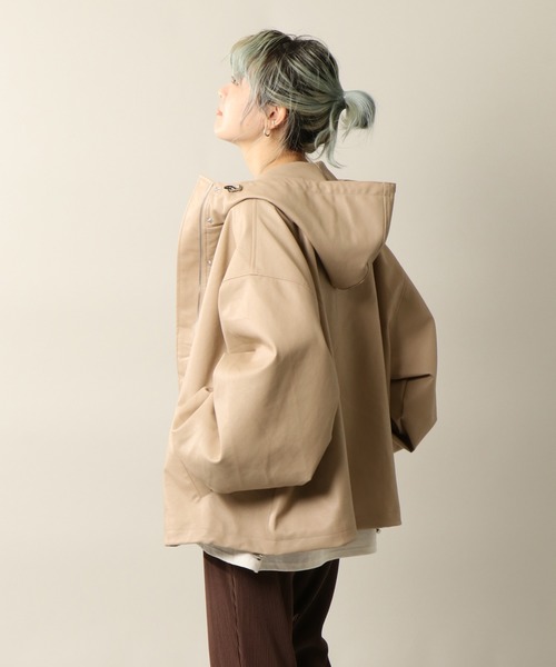 notch.（ノッチ）の「フェイクレザーボリューム袖マウンテンパーカー（ブルゾン・レディース・ベージュ/オフホワイト/ブラック/グリーン・M）」の13枚目の写真