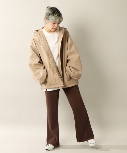 notch.（ノッチ）の「フェイクレザーボリューム袖マウンテンパーカー（ブルゾン・レディース・ベージュ/オフホワイト/ブラック/グリーン・M）」の14枚目の写真