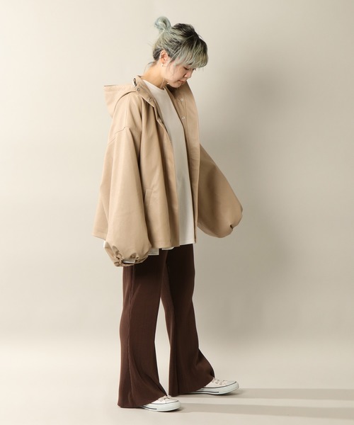 notch.（ノッチ）の「フェイクレザーボリューム袖マウンテンパーカー（ブルゾン・レディース・ベージュ/オフホワイト/ブラック/グリーン・M）」の15枚目の写真