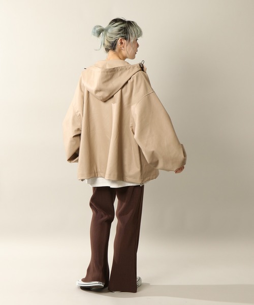 notch.（ノッチ）の「フェイクレザーボリューム袖マウンテンパーカー（ブルゾン・レディース・ベージュ/オフホワイト/ブラック/グリーン・M）」の17枚目の写真